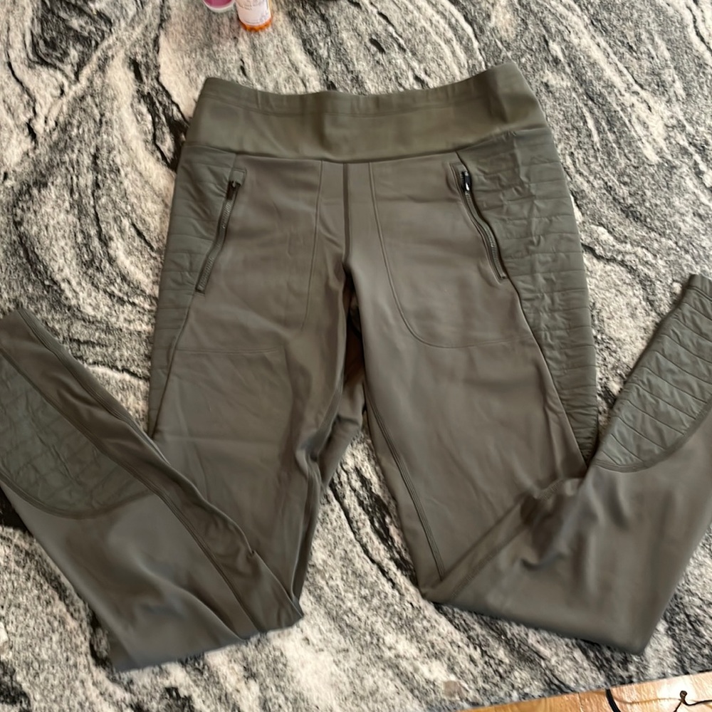 Athleta hybrid fleece tight in olive green
